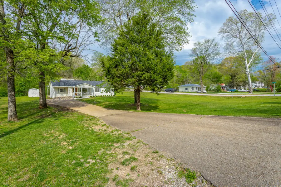 9039 Dallas Hollow Road, Soddy Daisy, TN 37379 - Image #2