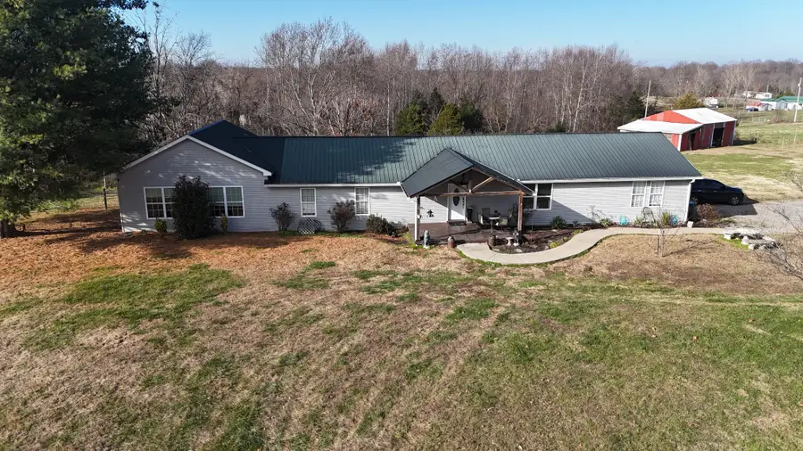 95 Fescue Ln, Lafayette, TN 37083 - Image #2