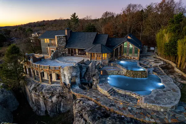 8608 Brow Lake Rd, Soddy Daisy, TN 37379