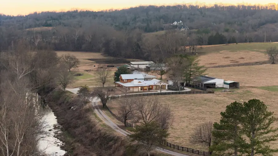 4824 Leipers Creek Road, Williamsport, TN 38487 - Image #2