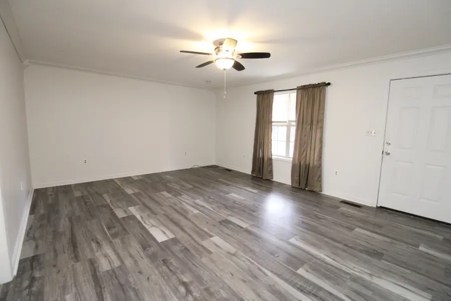 311 Elizabeth Cir, Lexington, TN 38351 - Image #2