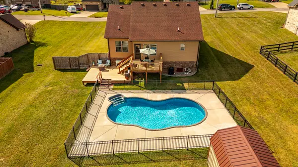 135 Irish Oaks Dr, Portland, TN 37148