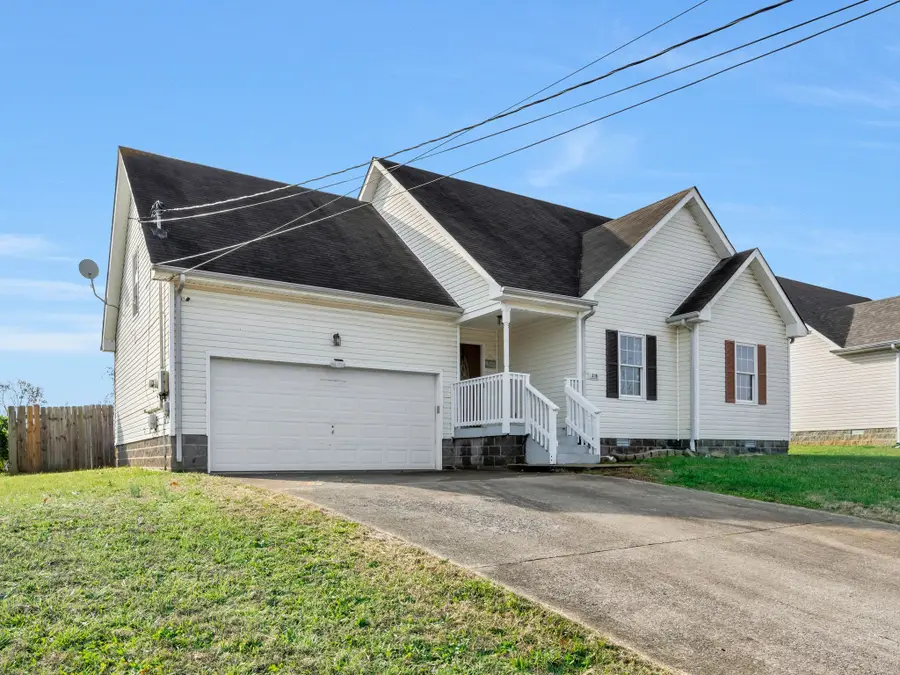 218 Senator Dr, Clarksville, TN 37042 - Image #2