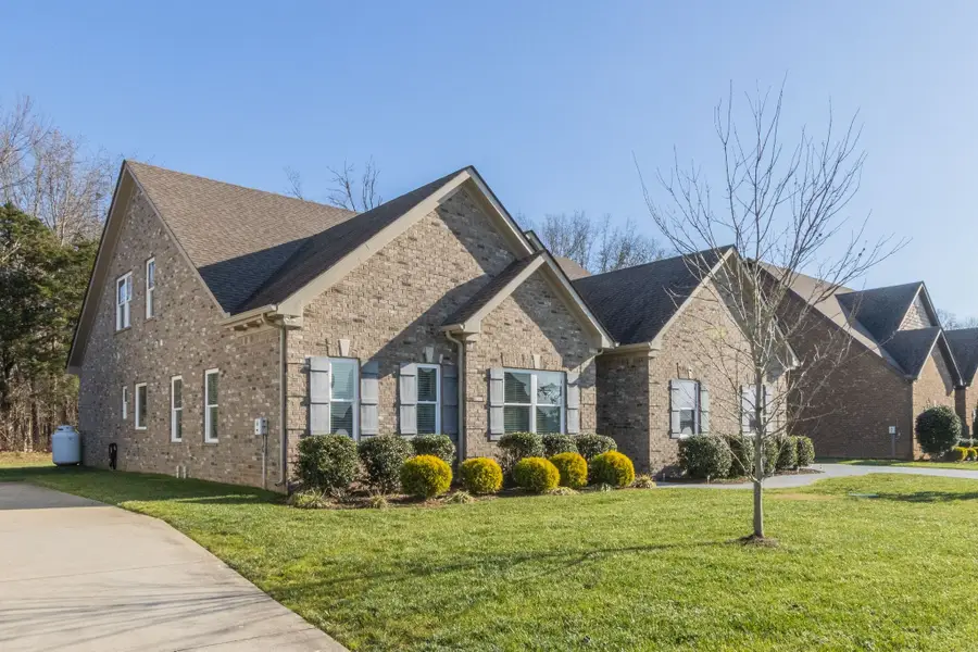 305 Mcclaran Pl, Murfreesboro, TN 37129 - Image #2