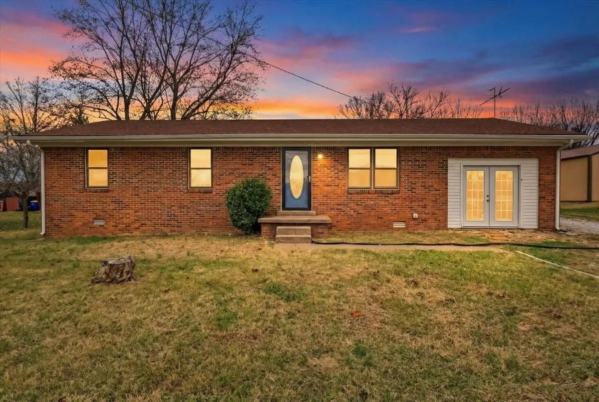 402 Yokley Dr, Franklin, KY 42134 - Image #1