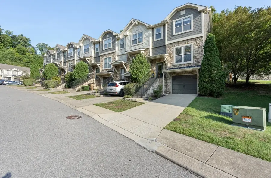 1062 Woodbury Falls Dr, Nashville, TN 37221 - Image #2