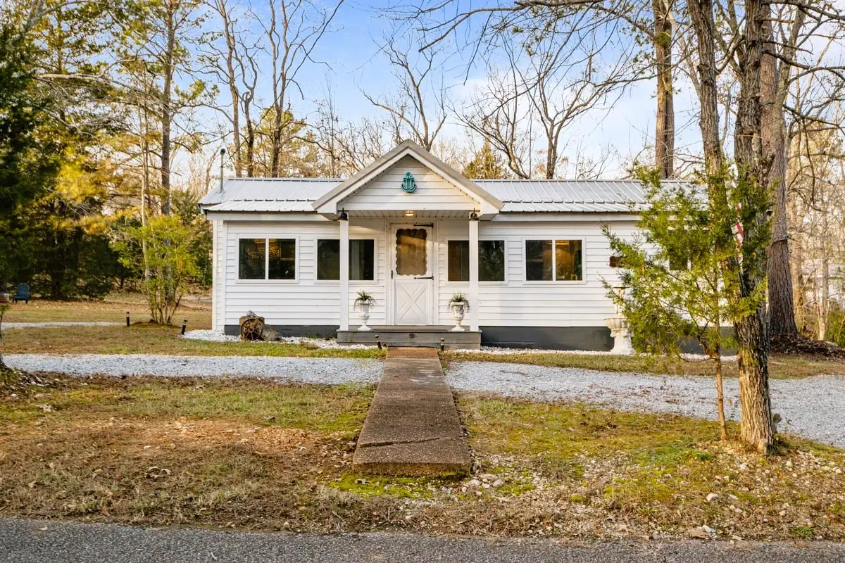 62 Foster Dr, Camden, TN 38320 - Image #1