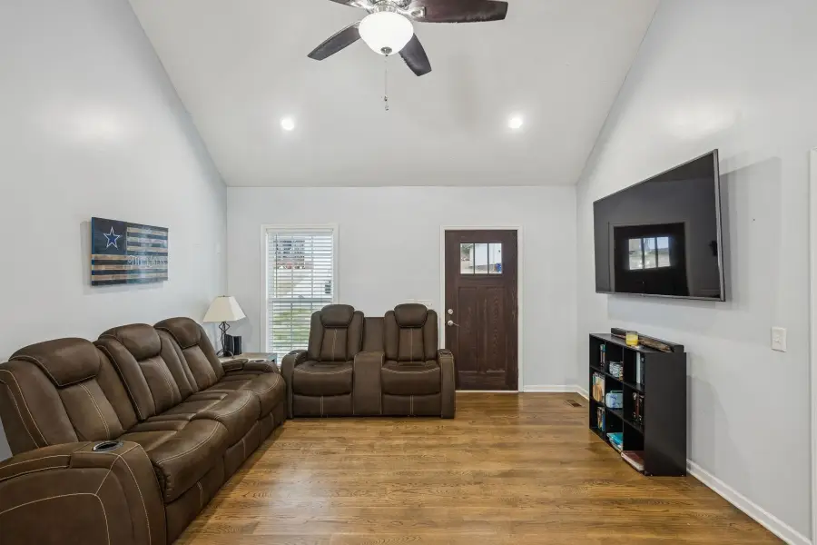 114 Doak St, Shelbyville, TN 37160 - #3