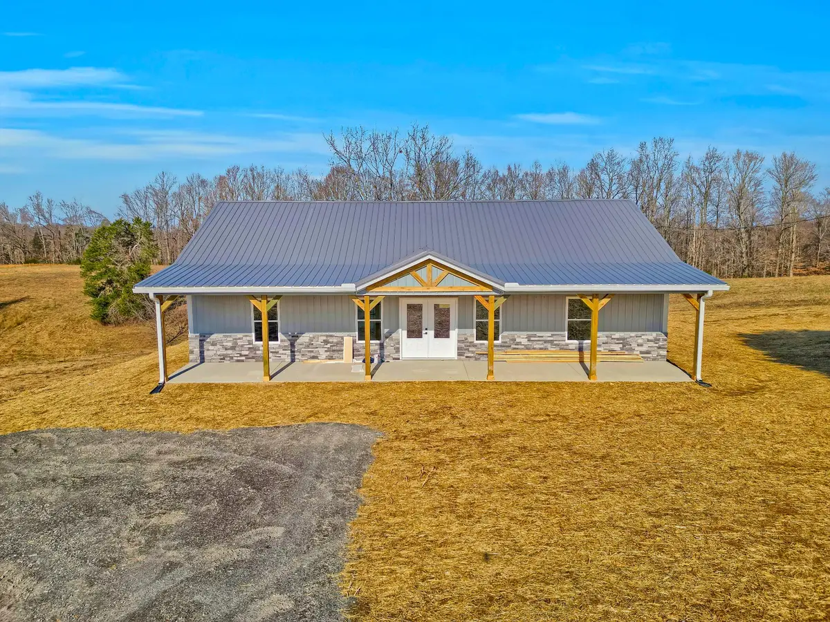 2637 Dotson Rd, Lafayette, TN 37083 - Image #1