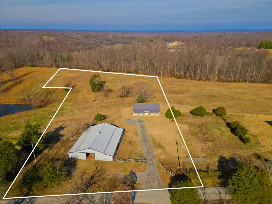 2637 Dotson Rd, Lafayette, TN 37083 - Image #2