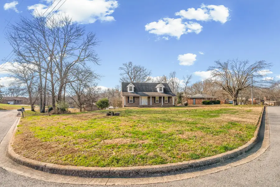 423 Warren Cir, Clarksville, TN 37040 - Image #2