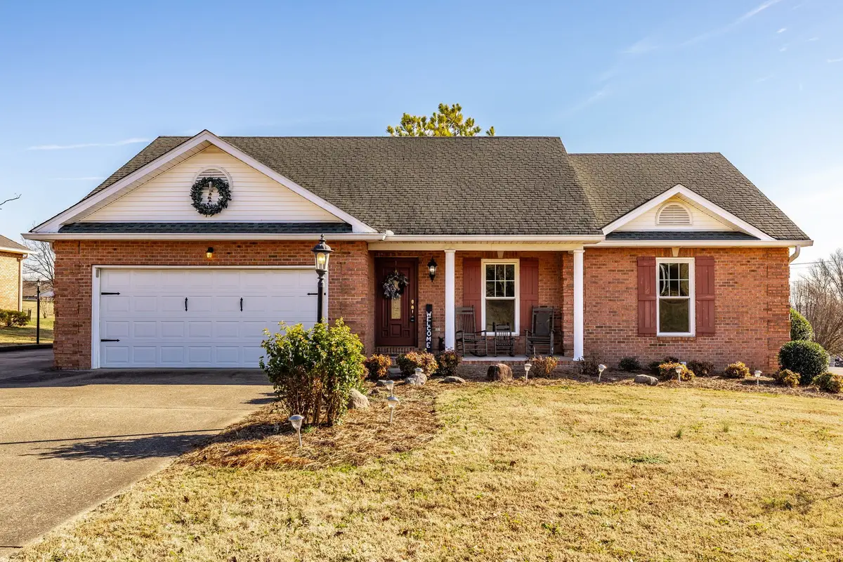 415 Woodlands Dr, Gallatin, TN 37066 - Image #1
