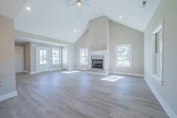 381 Copperas Creek Rd, Tullahoma, TN 37388