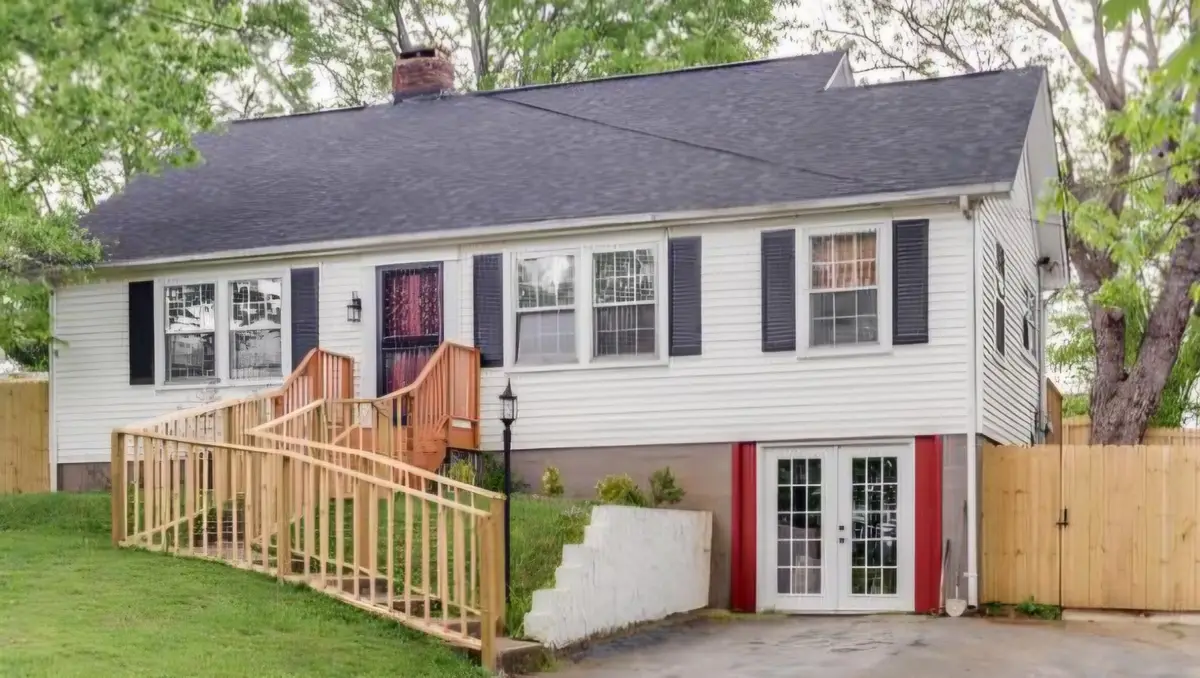 2106 Thomas Ave, Columbia, TN 38401 - Image #1