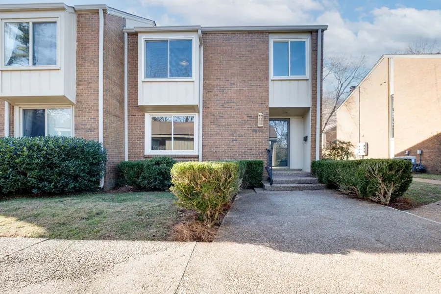 6916 Highland Park Dr, Nashville, TN 37205 - Image #2