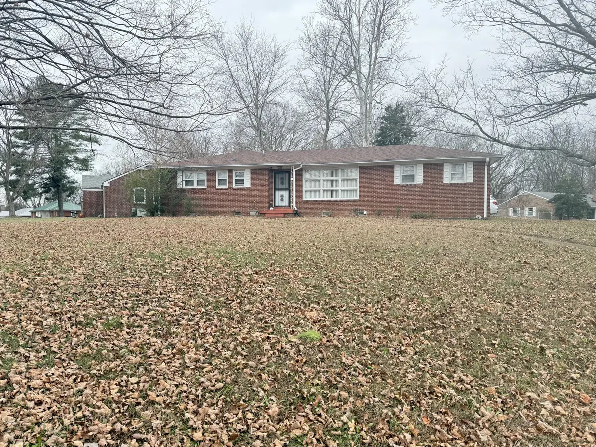 16 Concord Dr, Clarksville, TN 37042 - Image #1