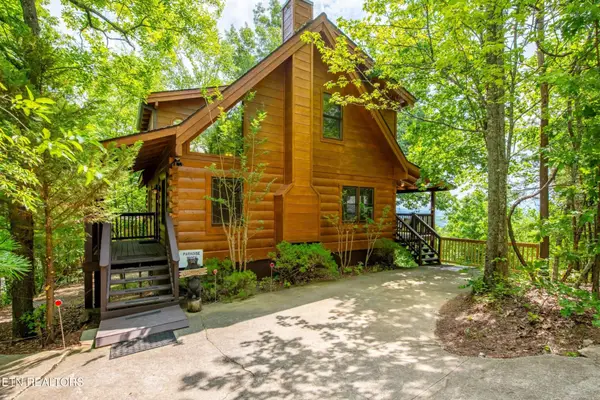 813 Lloyd Huskey Rd, Sevierville, TN 37863