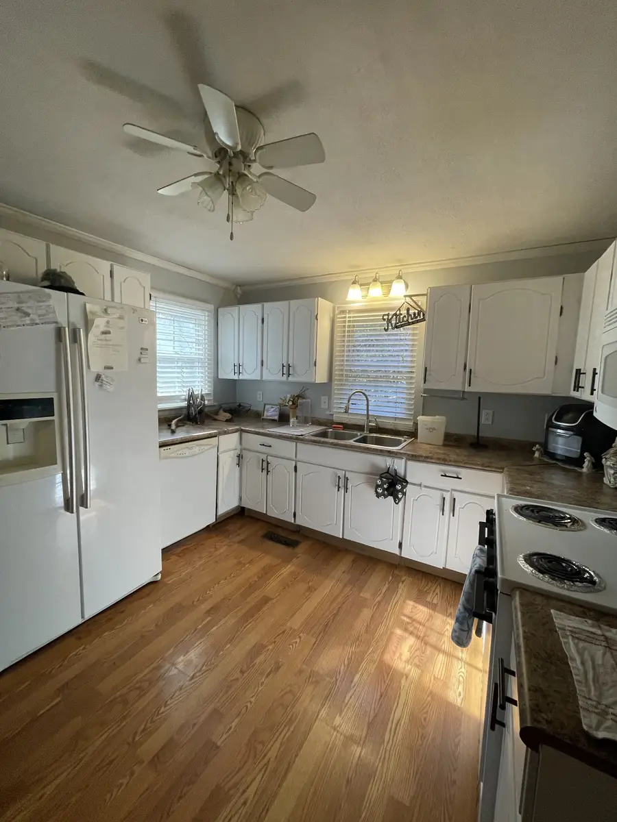 5067 E Main St, Erin, TN 37061 - Image #3