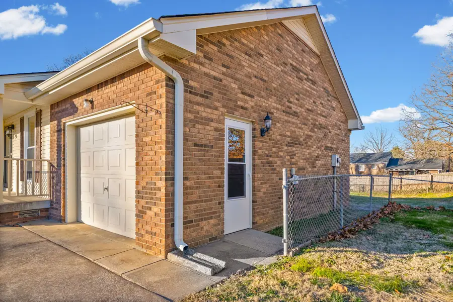 211 Millstone Cir, Clarksville, TN 37042 - Image #3