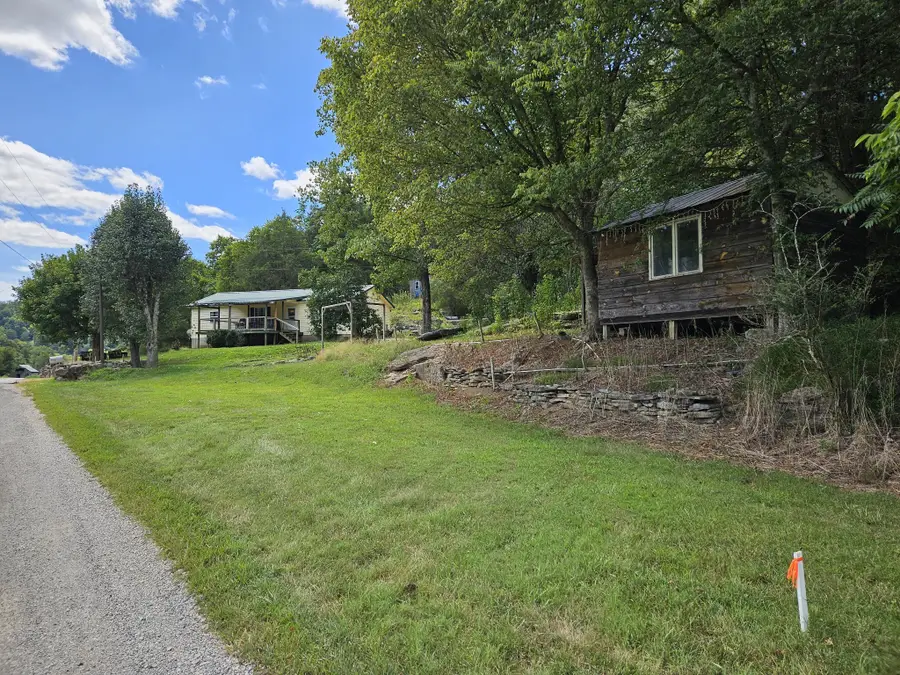 81 Carver Hollow Rd, Pleasant Shade, TN 37145 - Image #2