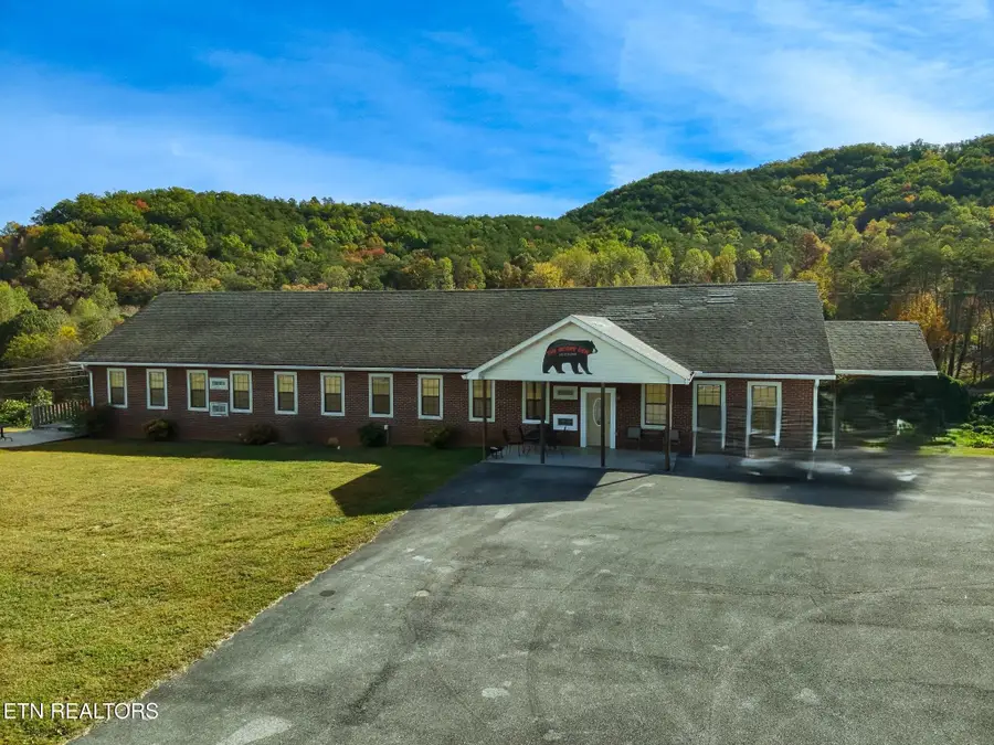 301 School St, Tellico Plains, TN 37385 - #2