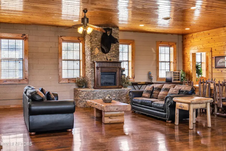 301 School St, Tellico Plains, TN 37385 - #3