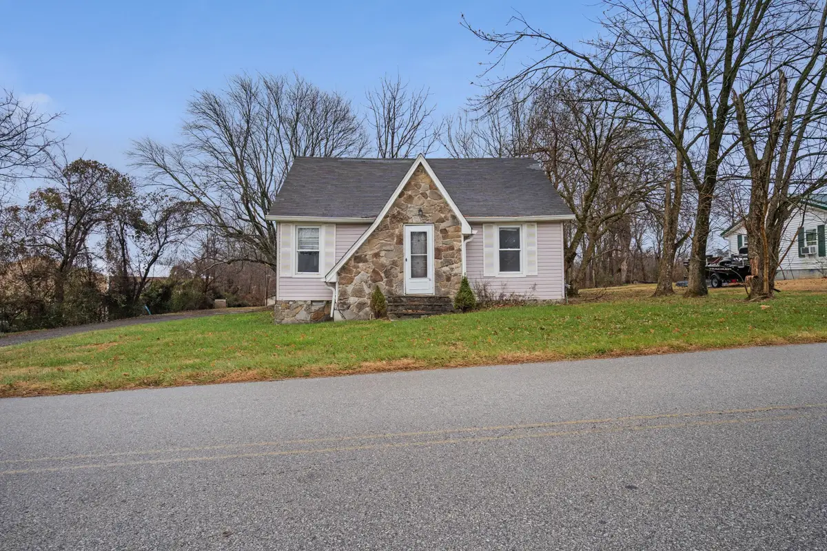 699 Oak St, Lafayette, TN 37083 - Image #1
