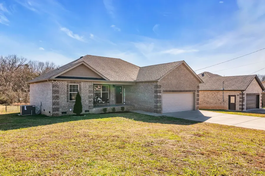 107 Smithfield Dr, Shelbyville, TN 37160 - Image #2