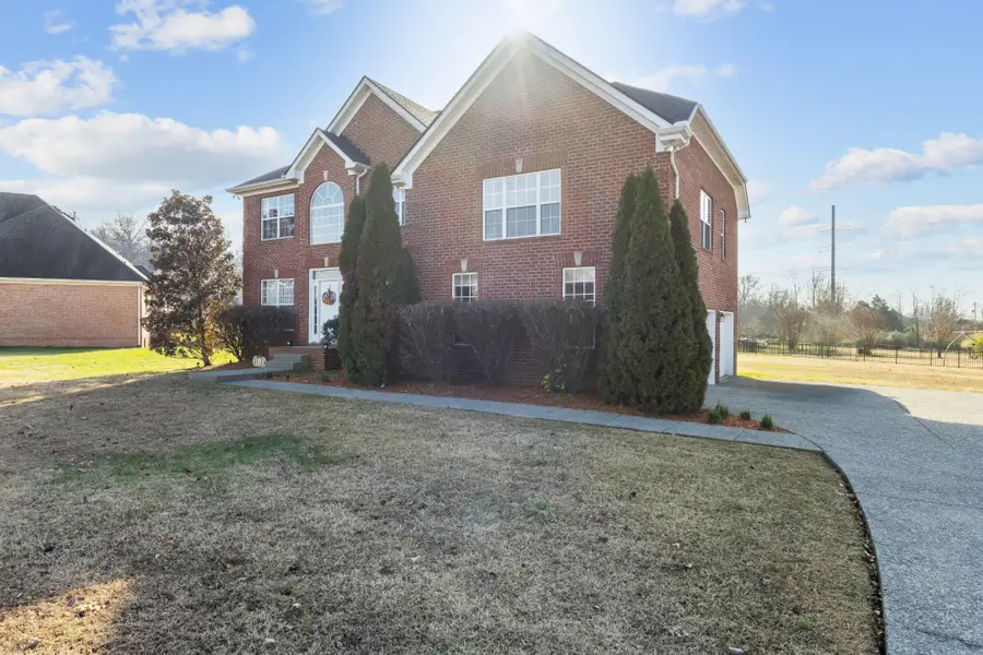 115 Myrtlewood Ln, Hendersonville, TN 37075 - Image #2