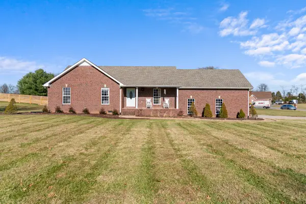 1021 Somerville Dr, Cottontown, TN 37048
