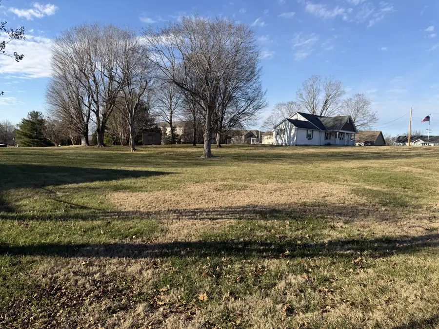 415 Hawkins Rd, Clarksville, TN 37040 - Image #2