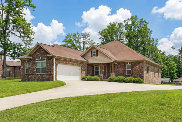 25 Knotting Hill Dr, Fayetteville, TN 37334