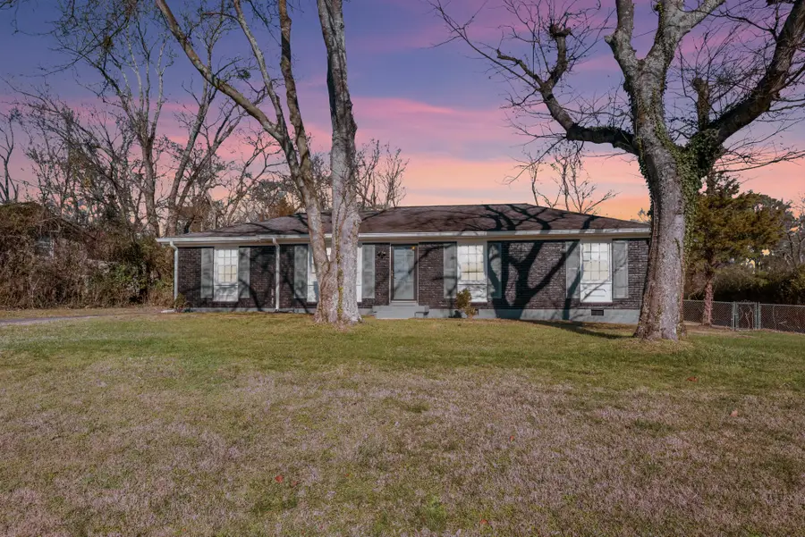 111 Gates Dr, Hendersonville, TN 37075 - Image #2