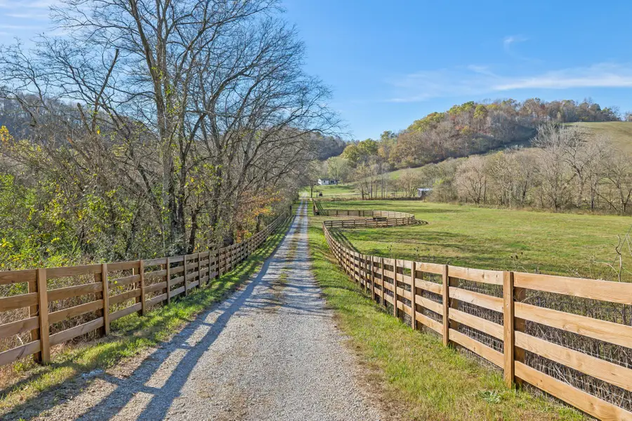 1277 Campbellsville Pike, Lynnville, TN 38472 - Image #2