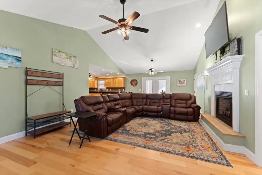 455 Carriage Dr, Crossville, TN 38555 - Image #2