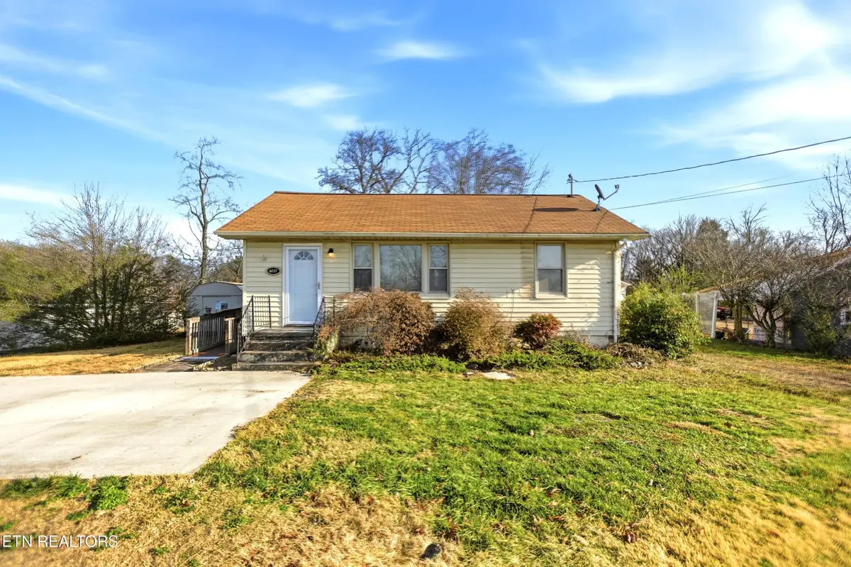 407 Oakcrest Rd, Knoxville, TN 37912 - #1