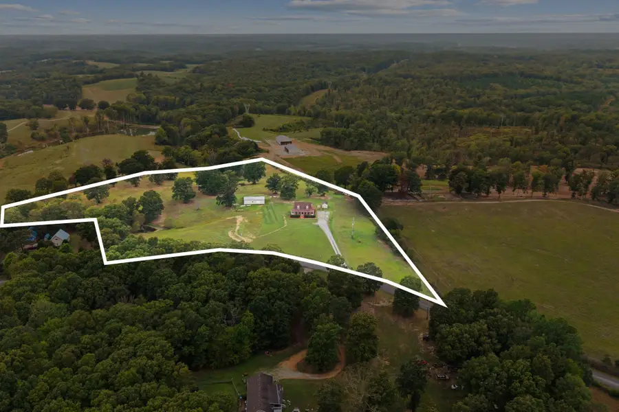 8590 Poplar Grove Rd, Mc Ewen, TN 37101 - #3