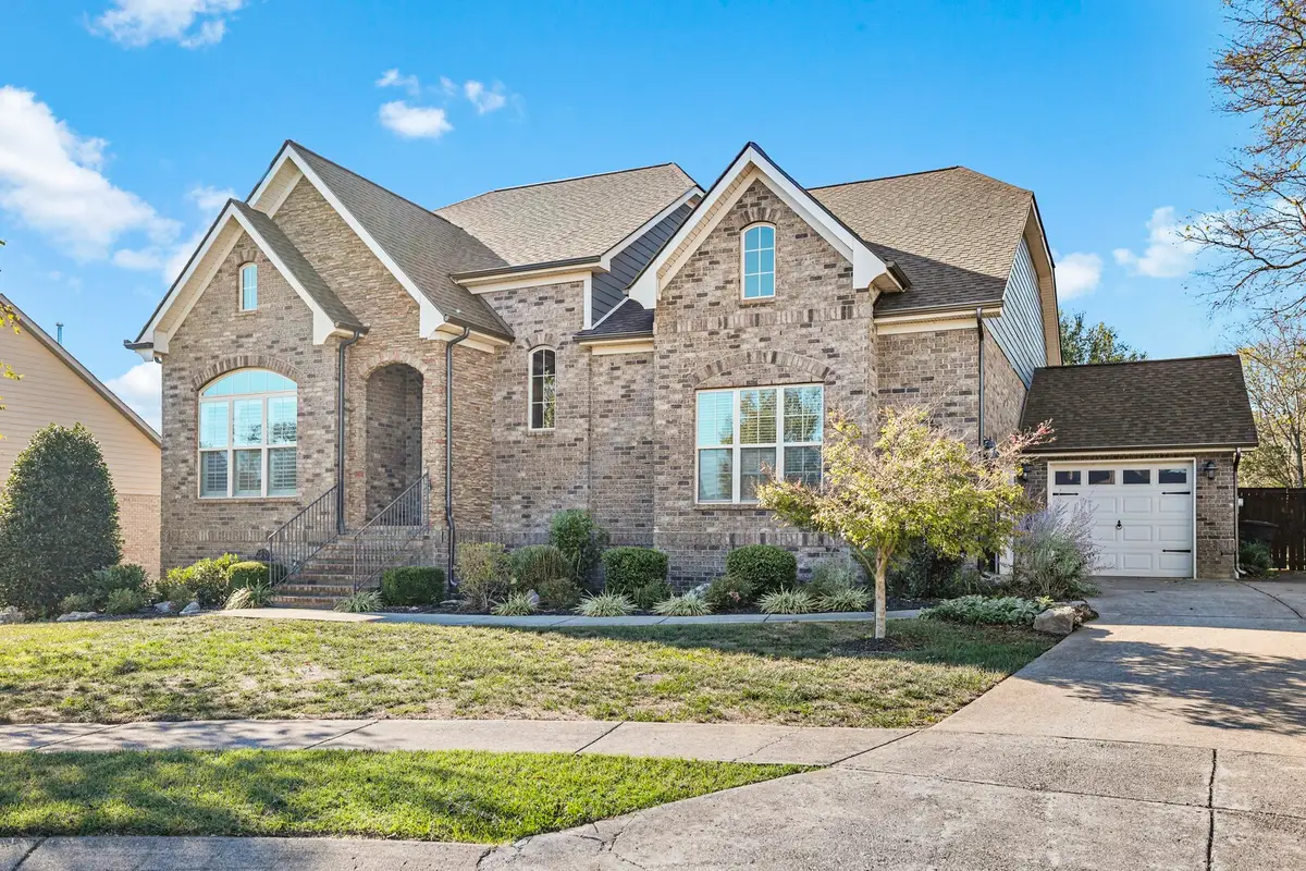 1005 Regency Ct, Gallatin, TN 37066 - Image #1