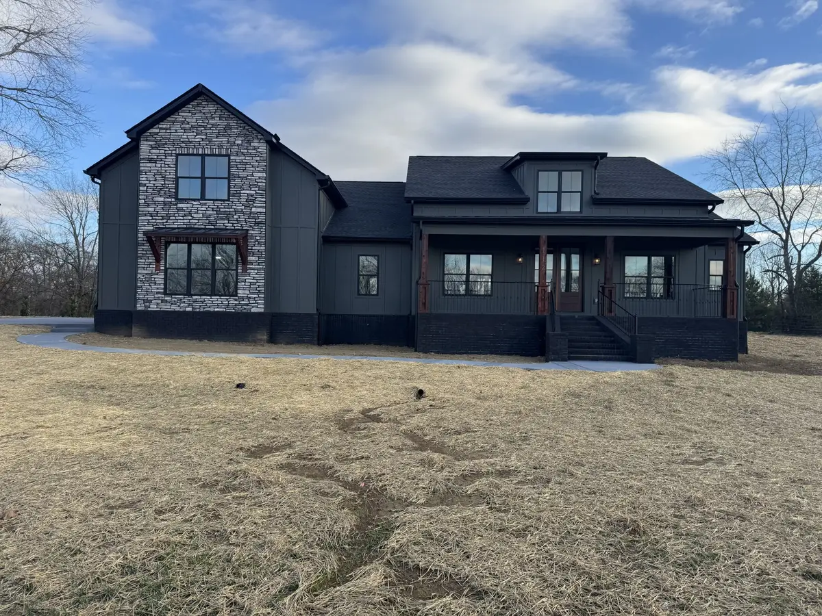 112 Bradley Ln, Cottontown, TN 37048 - Image #1