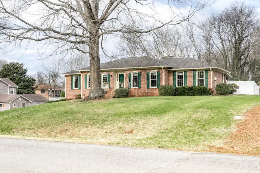 402 Hemingway Dr, Columbia, TN 38401 - Image #3