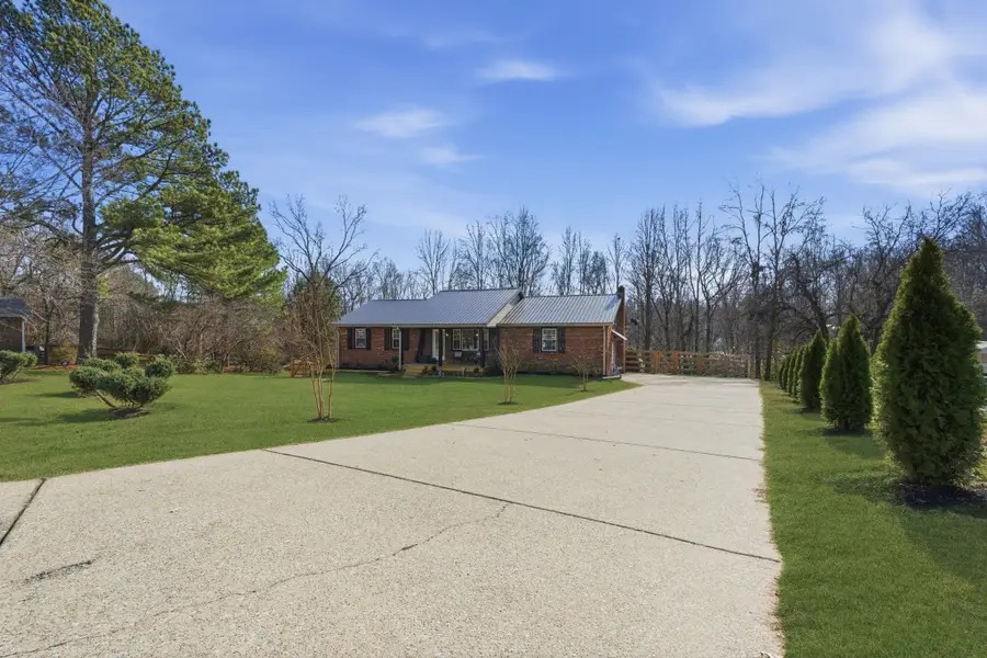 108 Saint James St, Charlotte, TN 37036 - Image #2