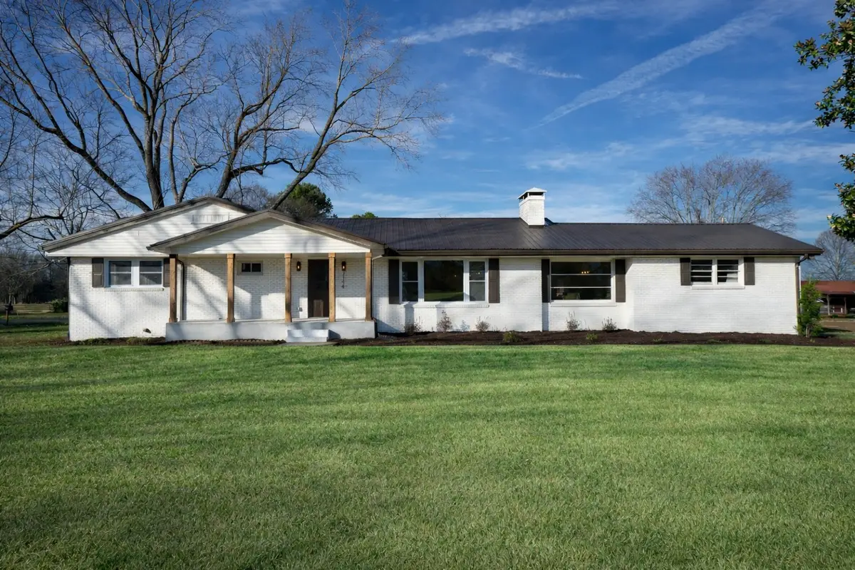 2194 Hampshire Pike, Columbia, TN 38401 - Image #1