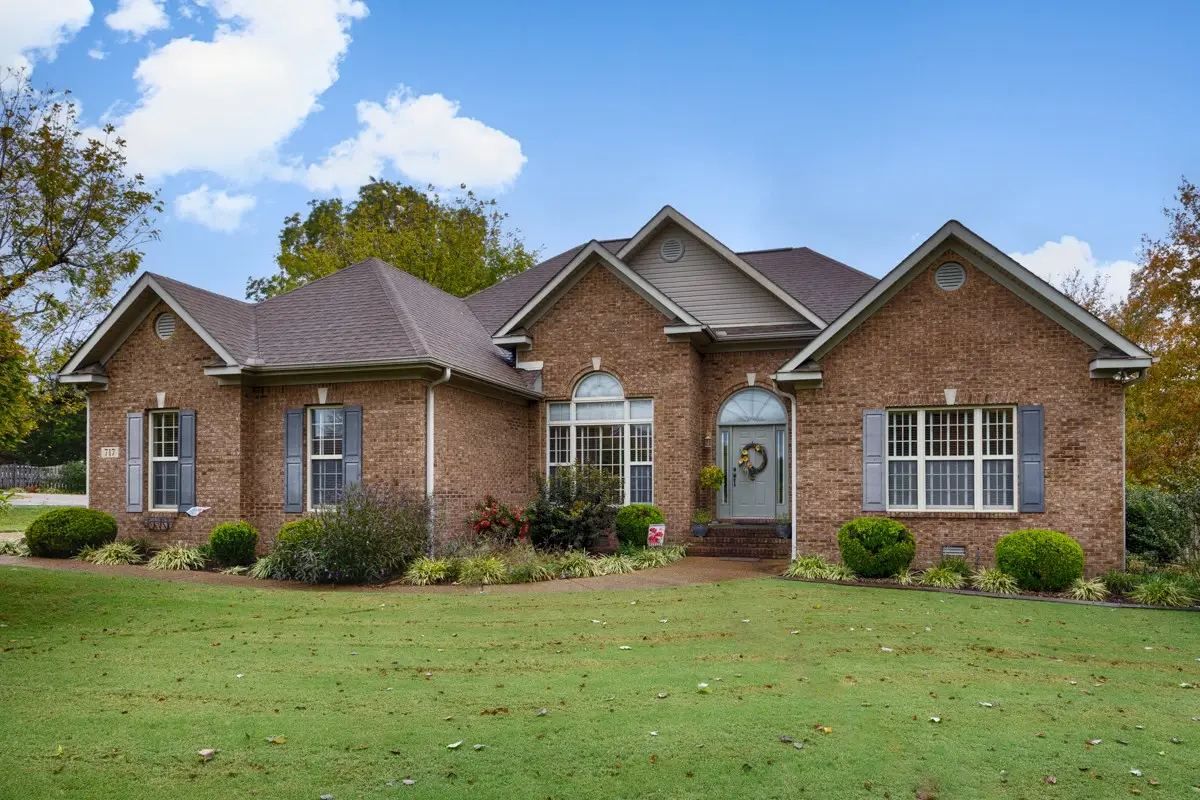 715 S Clinton St, Athens, AL 35611 - Image #1