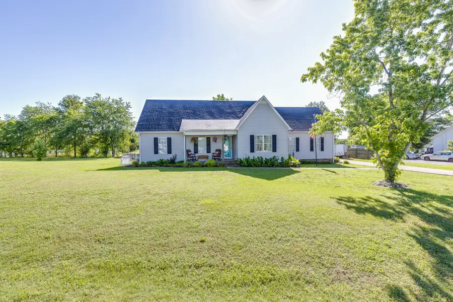 102 Copeland Dr, Mount Pleasant, TN 38474 - Image #2
