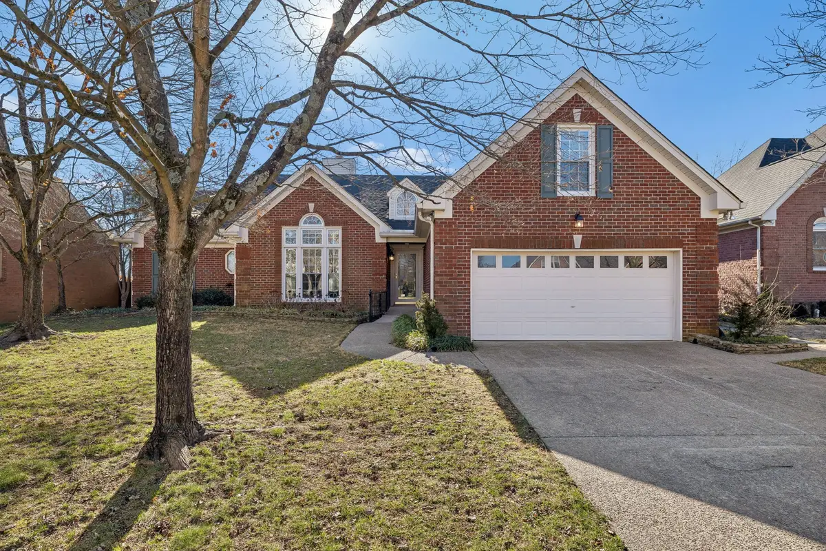 142 Mansker Park Dr, Hendersonville, TN 37075 - Image #1