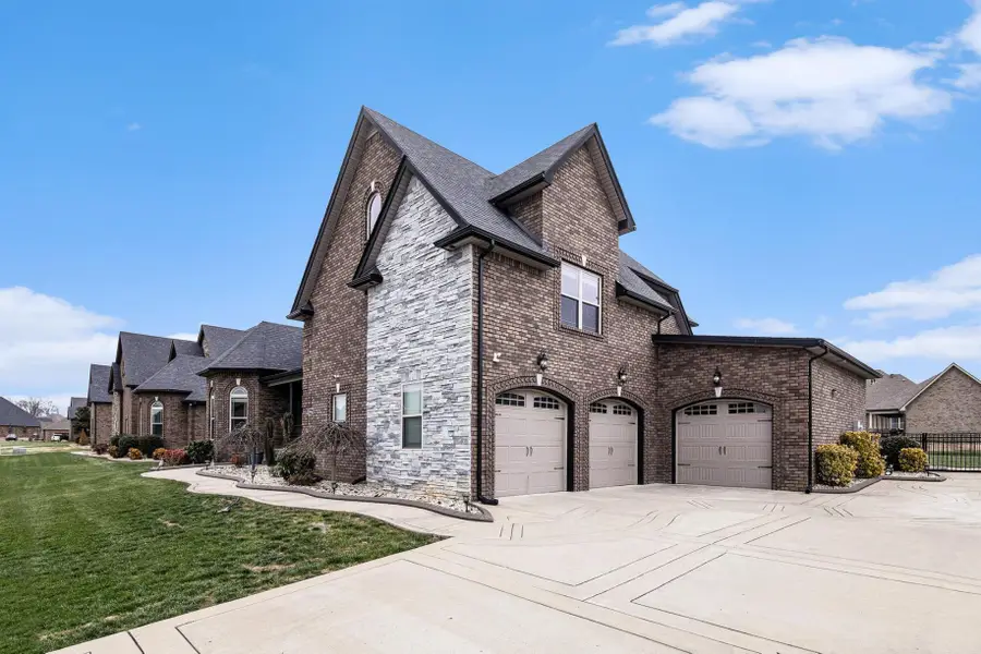 2976 Hartley Dr, Clarksville, TN 37043 - Image #2