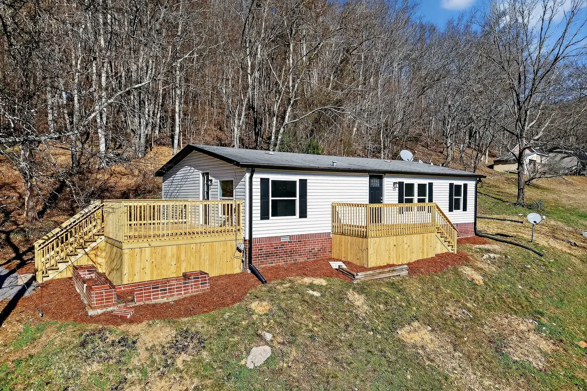 593 Cedar Bend Rd, Beechgrove, TN 37018 - Image #1