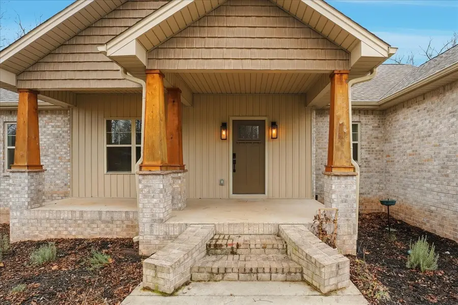 105 Lakeview Dr, Decherd, TN 37324 - Image #2