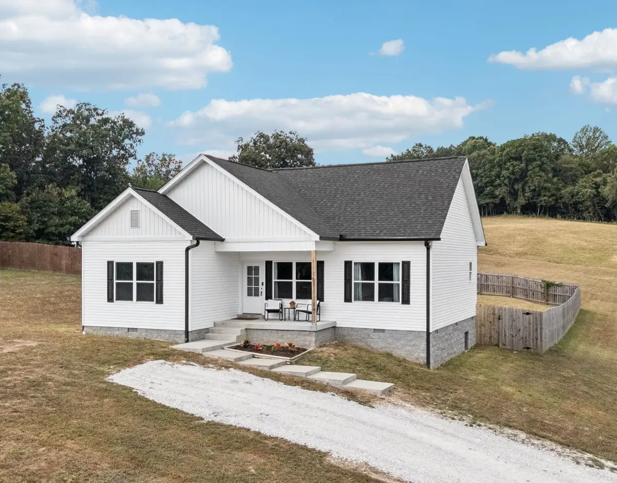 1220 Columbia Rd, Charlotte, TN 37036 - Image #1