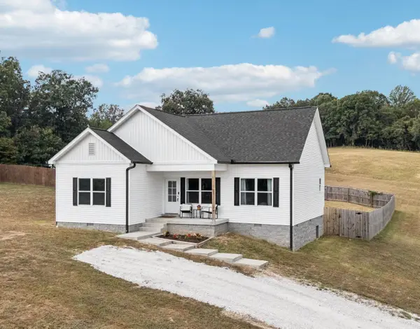 1220 Columbia Rd, Charlotte, TN 37036